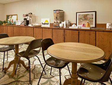 Executive Inn And Suites Waxahachie Restaurant photo